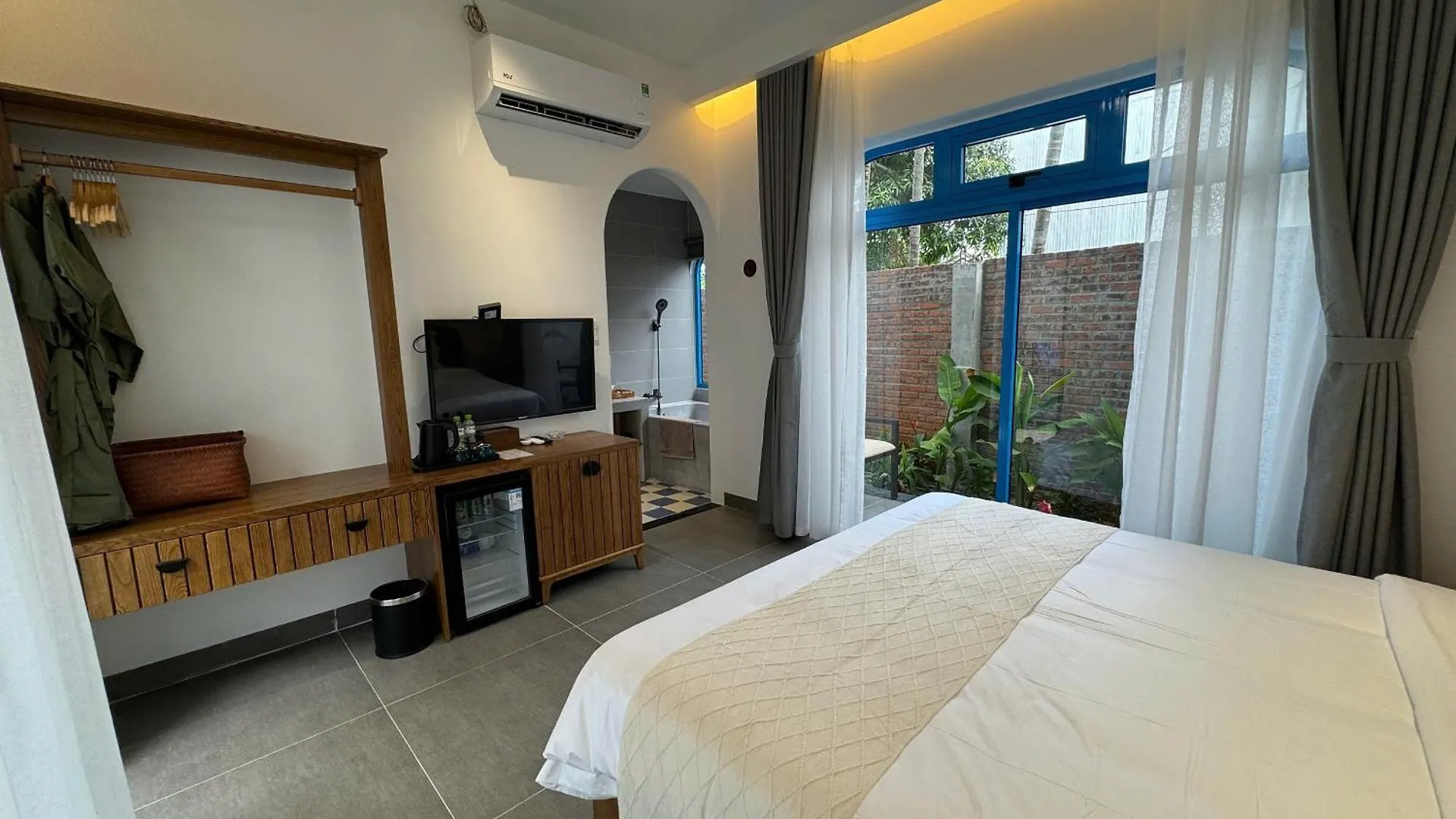 The Linh Coastline Villa Hoi An 4*,  Vietnam