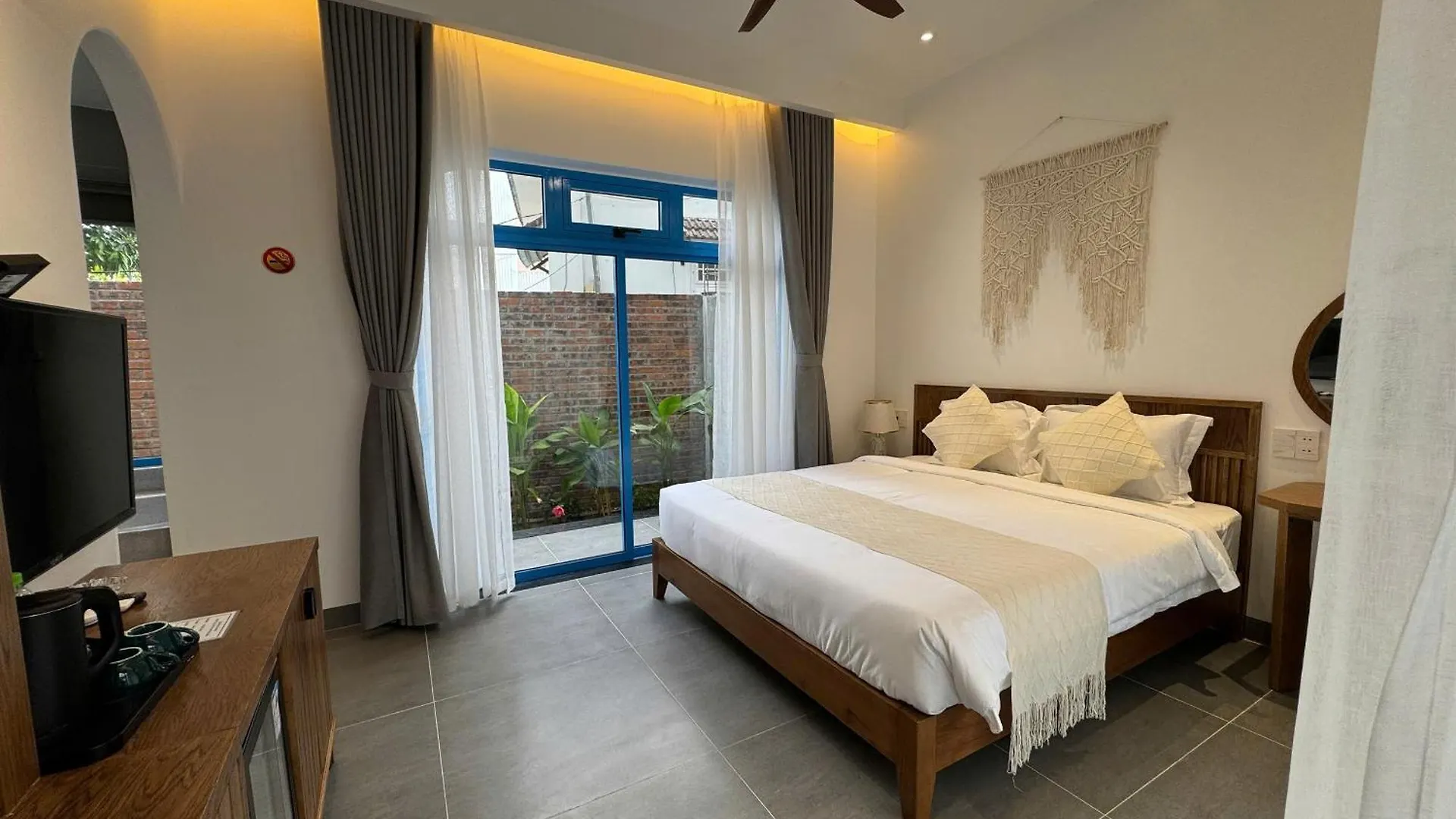 **** Отель The Linh Coastline Villa Хойан Вьетнам